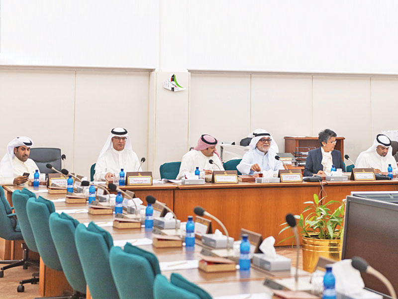 اللجنة المالية في اجتماع سابق