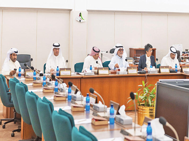 اللجنة المالية في اجتماع سابق