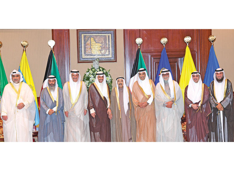 الأمير مستقبلاً الغانم وأعضاء مكتب المجلس أمس