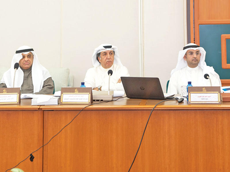 الوزير الحجرف والحميضي في اجتماع «المالية» أمس