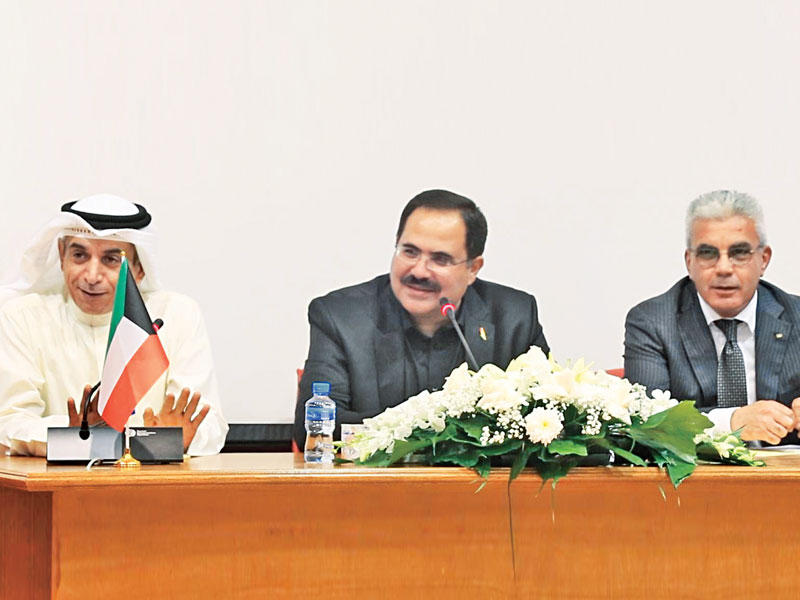 العازمي مستقبلاً صيدم والسفير الفلسطيني