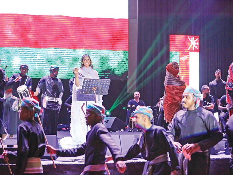 بلقيس خلال حفلها في مسقط