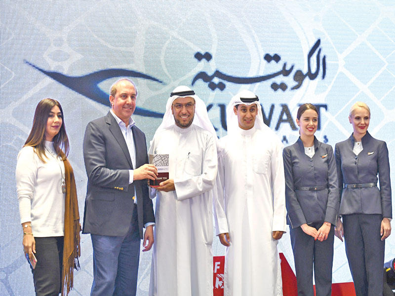 تكريم «الخطوط الجوية الكويتية» ويبدو فايز العنزي ودلال النجار
