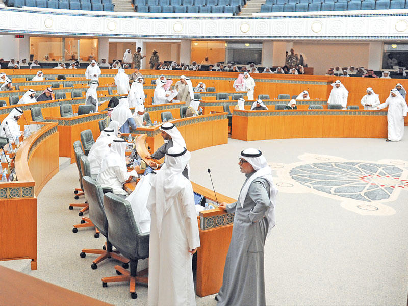 جانب من جلسة أمس (تصوير عبدالله الخلف)