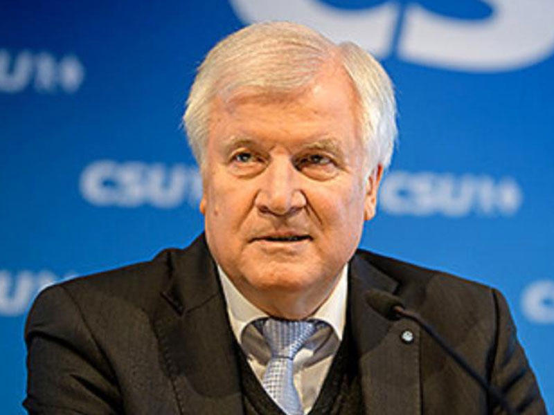  وزير الداخلية الألماني هورست زيهوفر