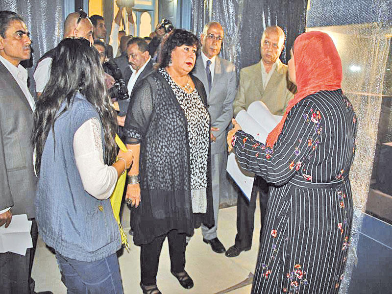 وزيرة الثقافة تتفقد متحف محفوظ