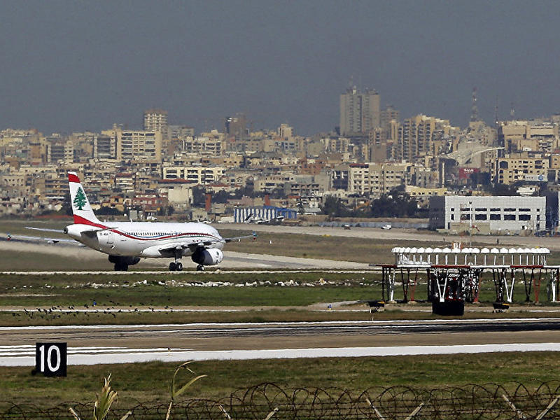 صورة لمدرج مطار بيروت