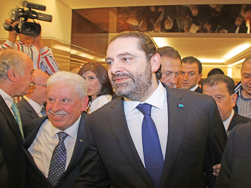 الحريري مستقبلاً وفوداً من عائلات بيروت أمس الأولt(دالاتي ونهرا)