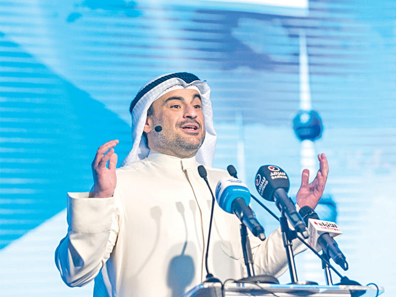 الغانم ملقياً كلمته خلال الحفل