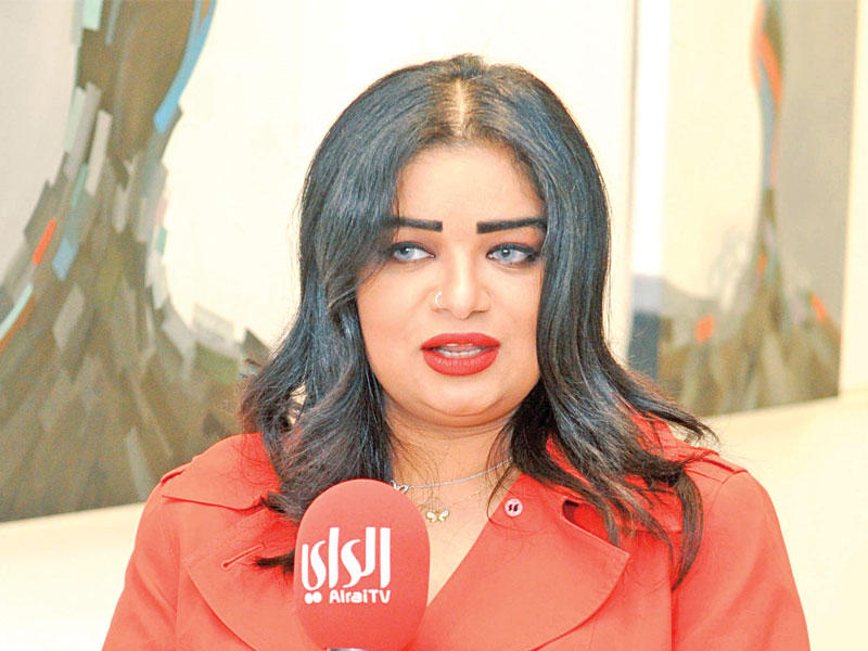 الفنانة التشكيلية الكويتية جنان خسروه 