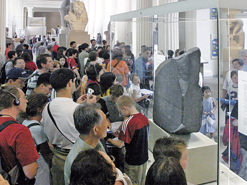 حجر رشيد داخل المتحف البريطانيn