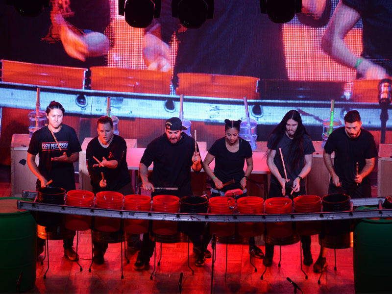 جانب من عرض فرقة كرو