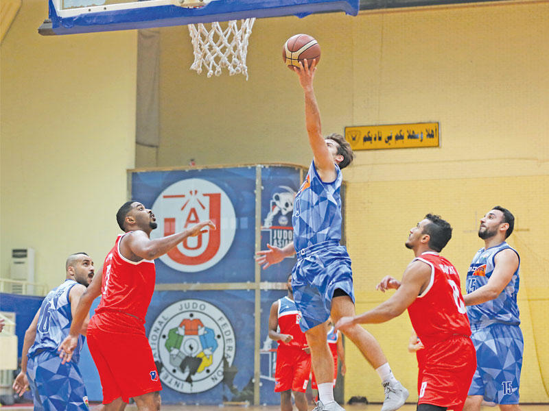 جانب من مباراة الكويت والجهراء في كرة السلة (تصوير جورج رجي)