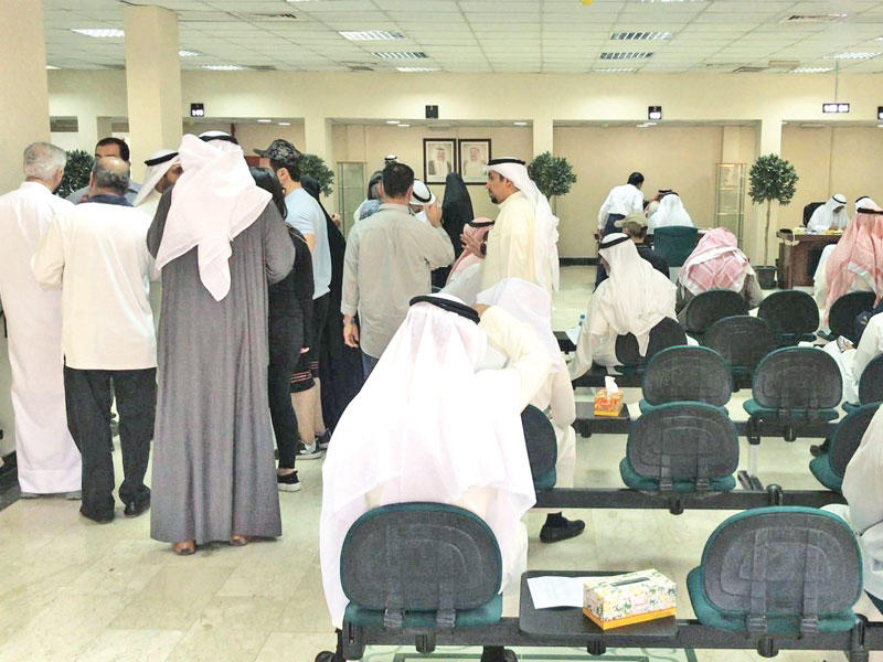 جانب من تقديم طلبات التعويضات