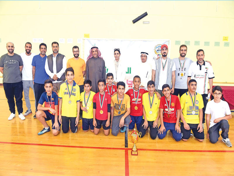 الرقم تتوسط المنظمين والفريقين