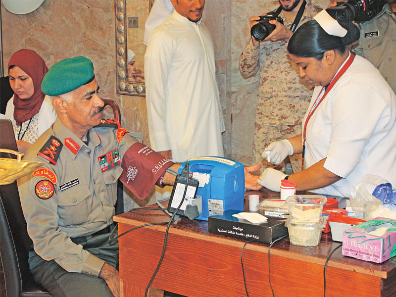 الخضر خلال حملة التبرع بالدم 