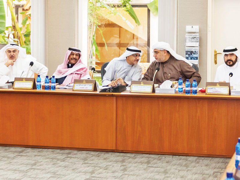 أعضاء «التشريعية» في اجتماع اللجنة أمس