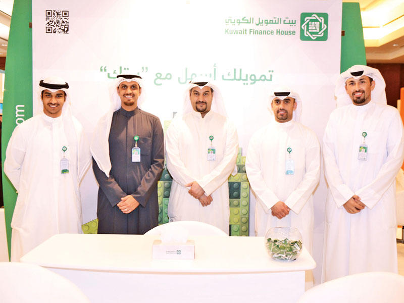 فريق «بيتك» في المعرض