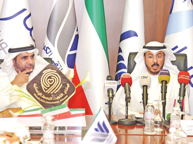 الجمعة والنامي خلال المؤتمرt (تصوير عوض تعمري)