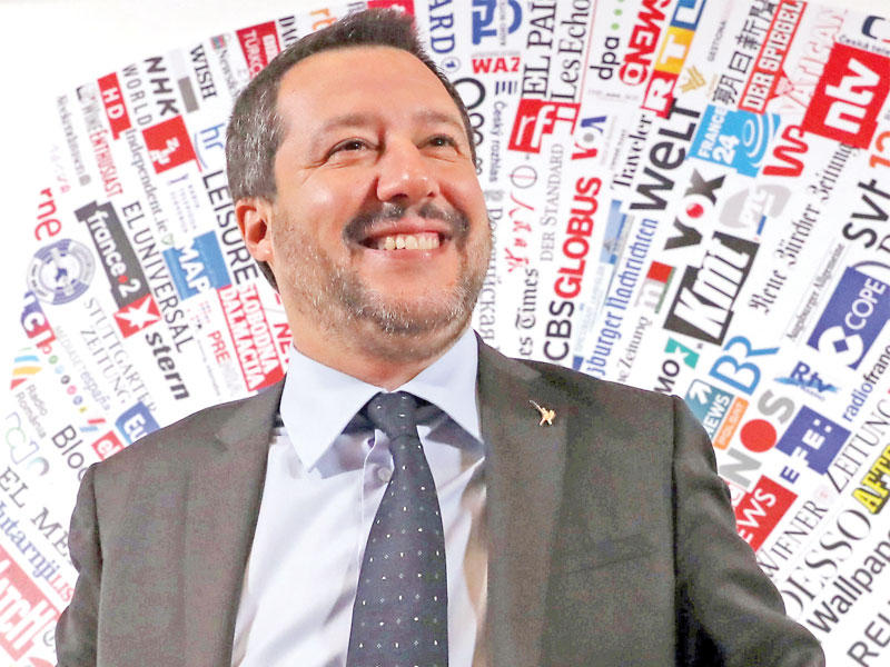 سالفيني خلال مؤتمره الصحافي في روما أمس            (رويترز)