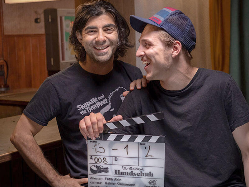 فاتح أكين أثناء تصوير أحد أعماله 