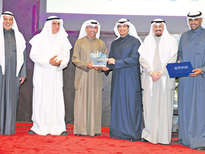 المطيري والسيف يكرّمان «زين» على دعمها للحملة 