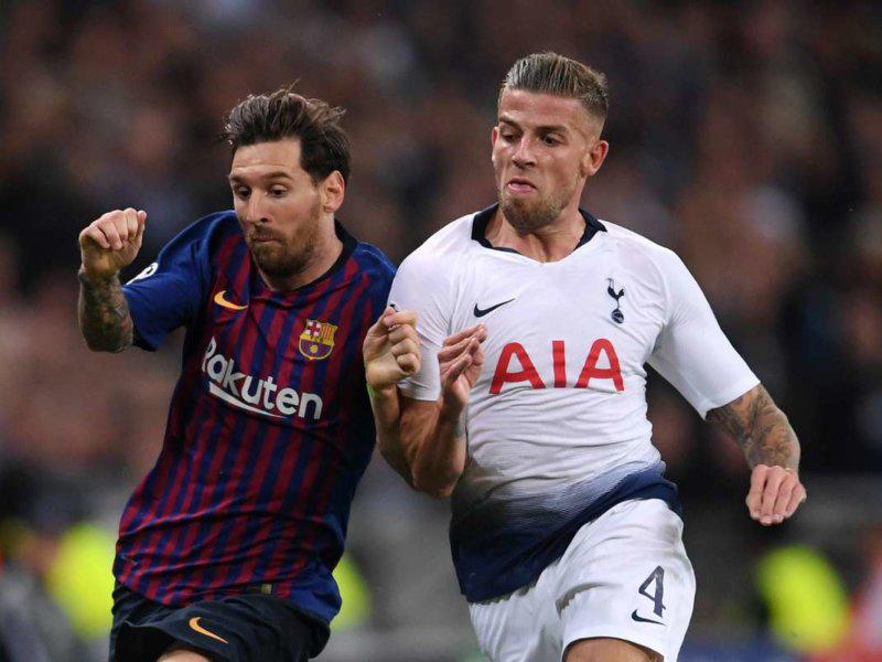 لقطة من مباراة برشلونة وتوتنهام