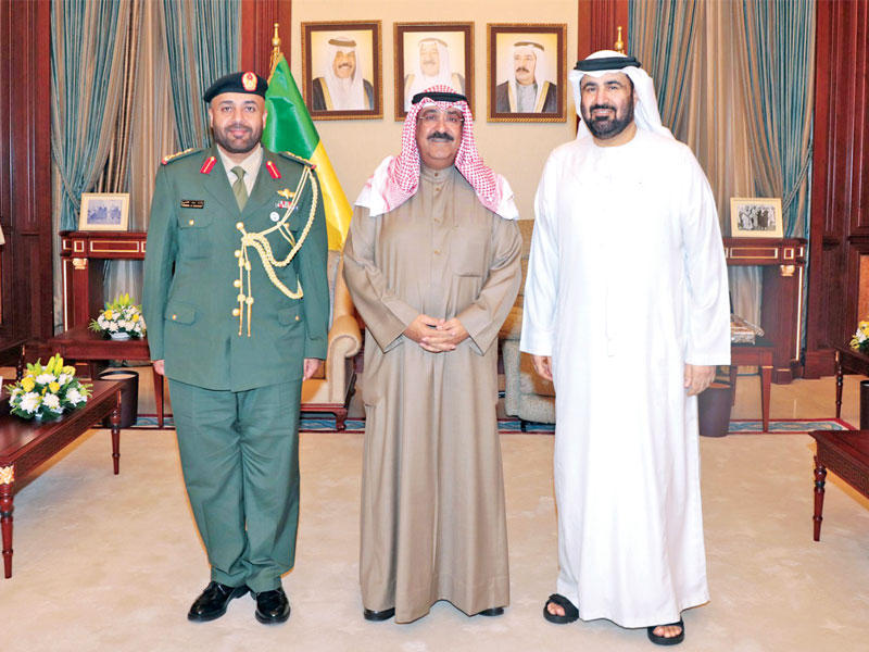 مشعل الأحمد مستقبلاً سفير الإمارات والملحق العسكري أمس