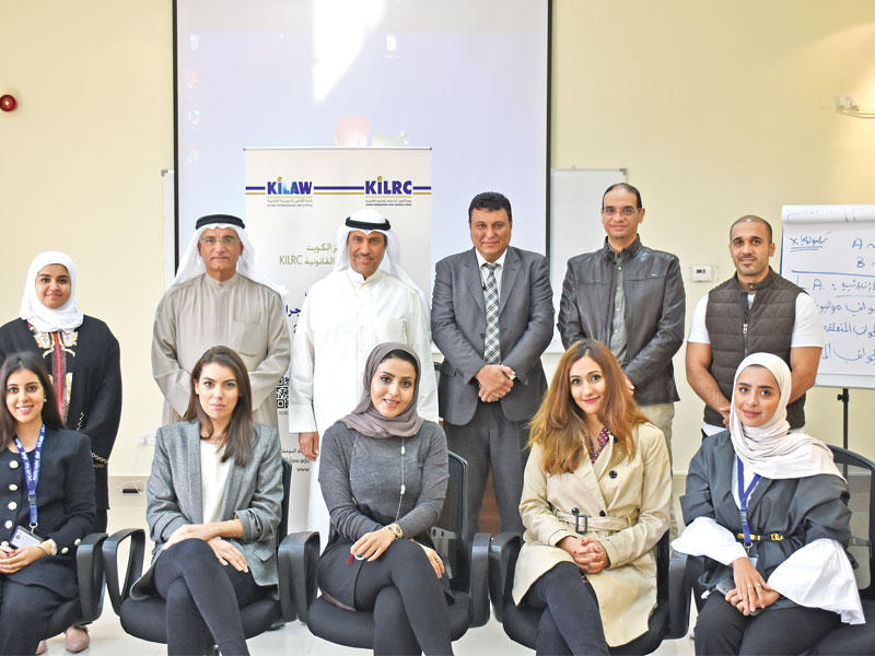 صورة جماعية للمشاركين في الدورة