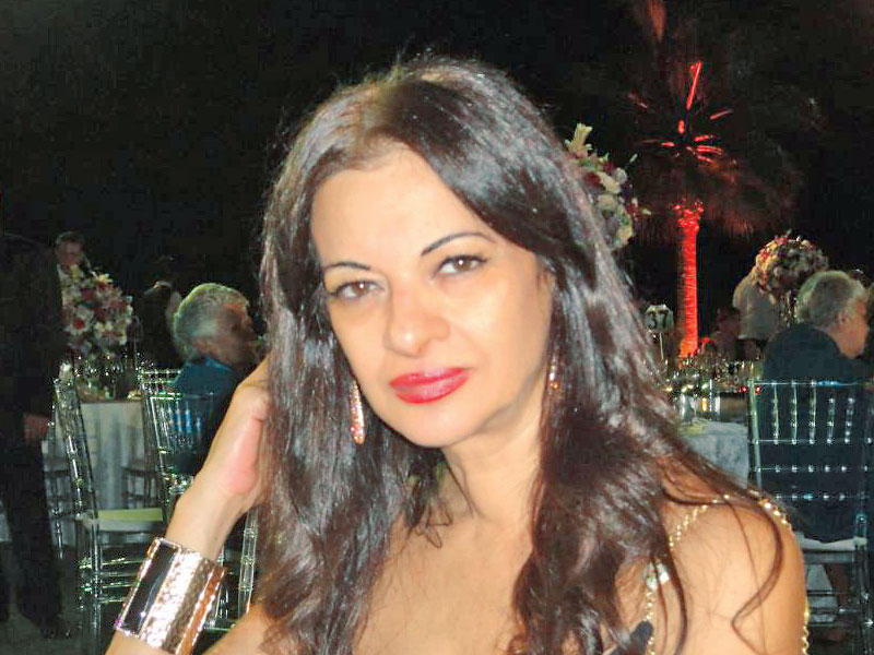 الكاتبة منى طايع