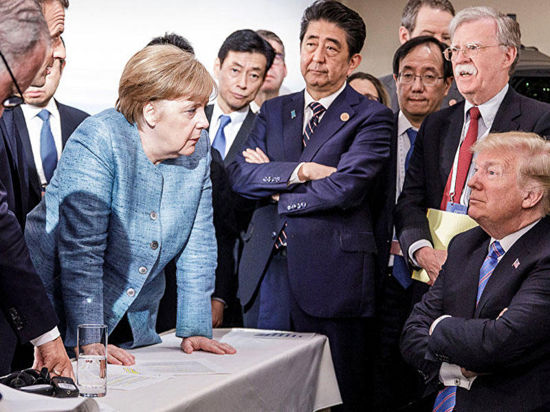 ترامب وميركل بين عدد من زعماء دول «جي7» خلال اجتماع في كندا يونيو الماضي