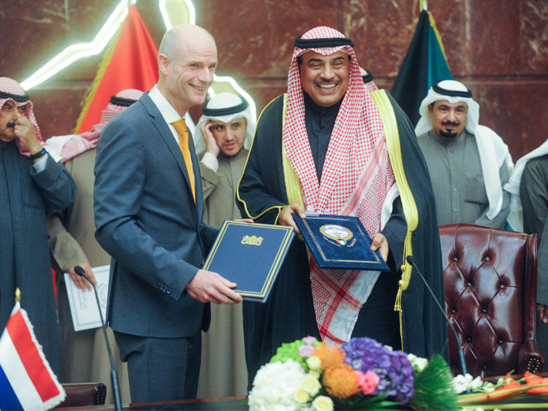 الخالد ونظيره يوقعان اتفاقية الخدمات الجوية بين الجانبين