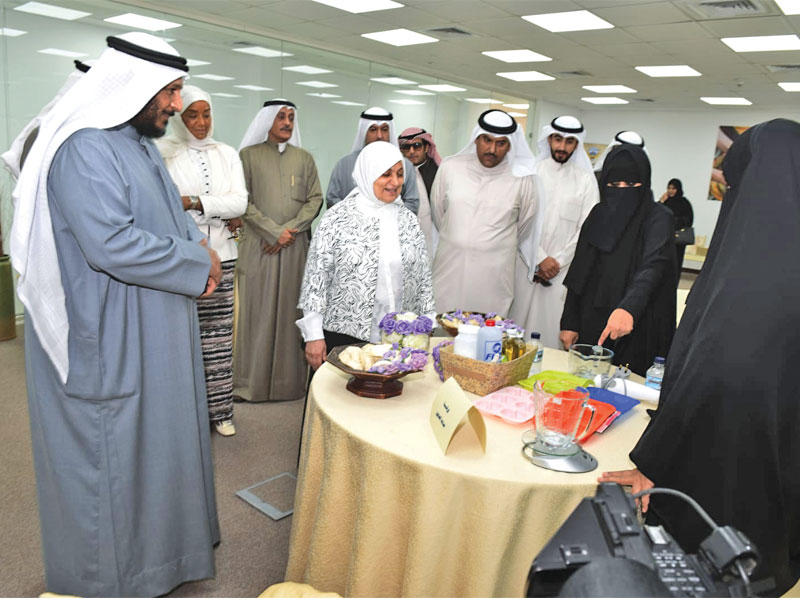 الصبيح والخراز والهاجري في جولة داخل المركز