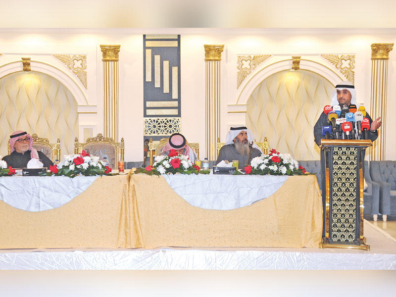 الحجرف متحدثاً في ندوة المرداس بمشاركة الدقباسي وخورشيد