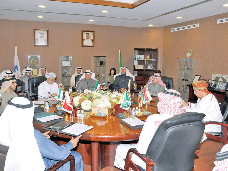 جانب من اجتماع جمعيات الهلال الاحمر بدول مجلس التعاون 