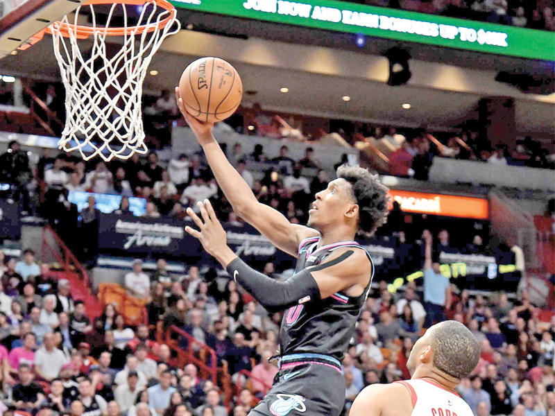 جانب من مواجهة ميامي هيت وهيوستن روكتس 