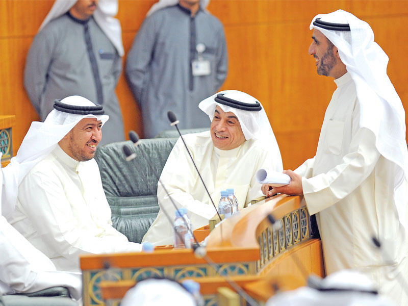 الدلال والعازمي والعفاسي في جلسة سابقة