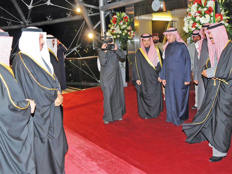 ولي العهد لدى وصوله إلى البلاد