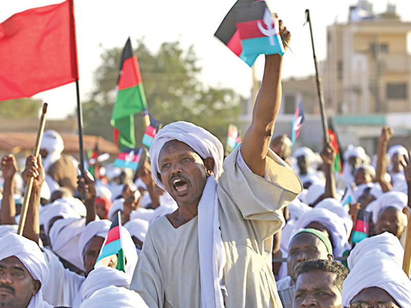 مناصرون للمهدي في صورة أرشيفية بأم درمان