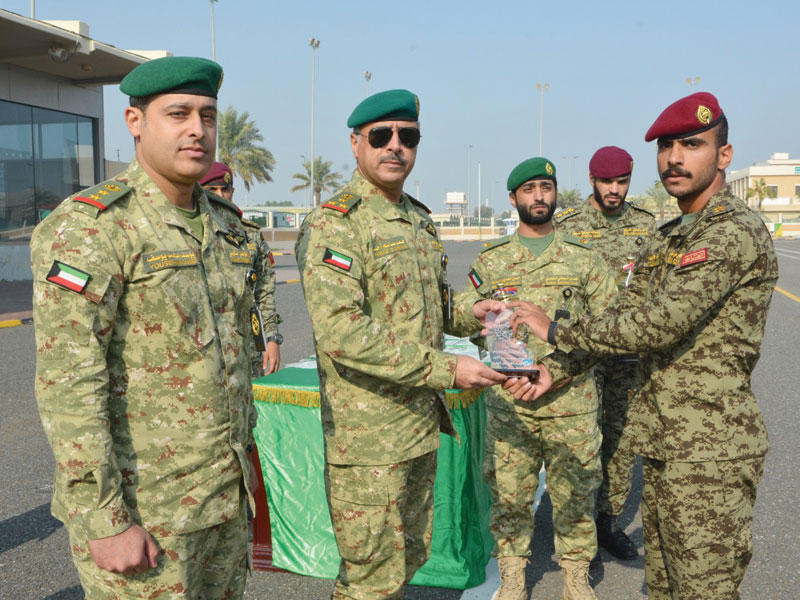 جانب من تكريم الخريجين