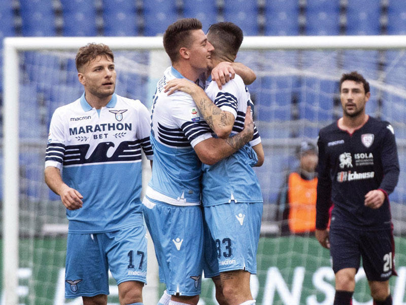 فرحة لاعبي لاتسيو بعد احراز الهدف الثاني