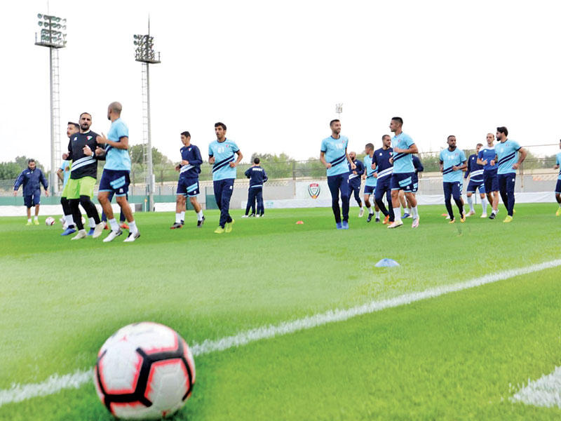 التدريب الأول للأزرق في الإمارات