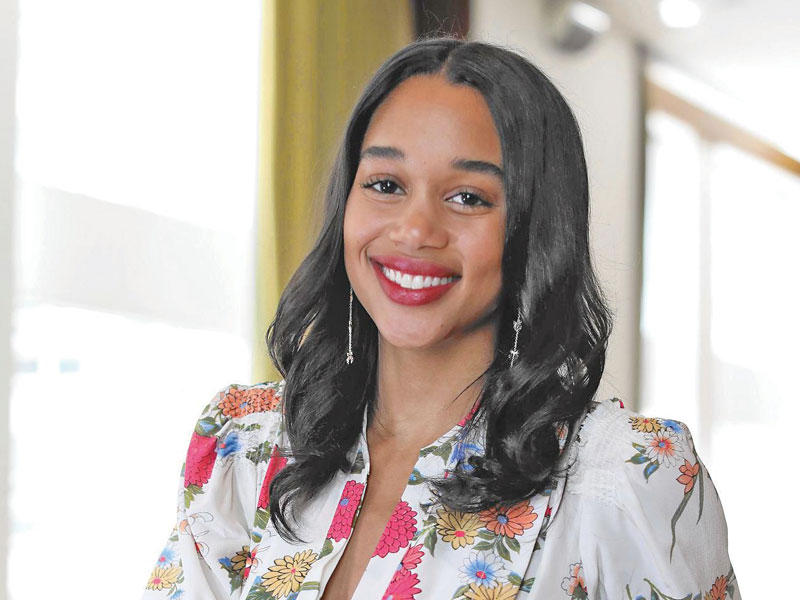 الممثلة وعارضة الأزياء الأميركية لورا هارير 