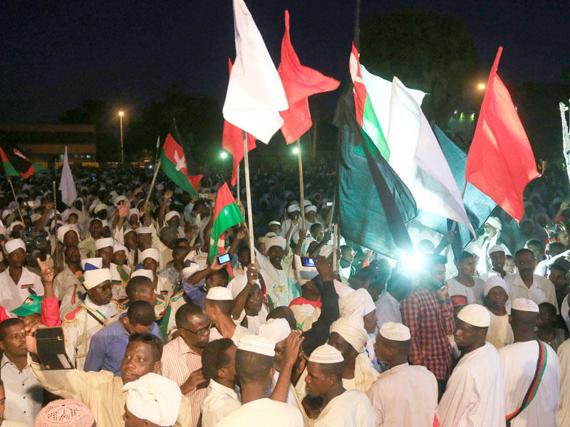 سودانيون يتظاهرون في الخرطوم 