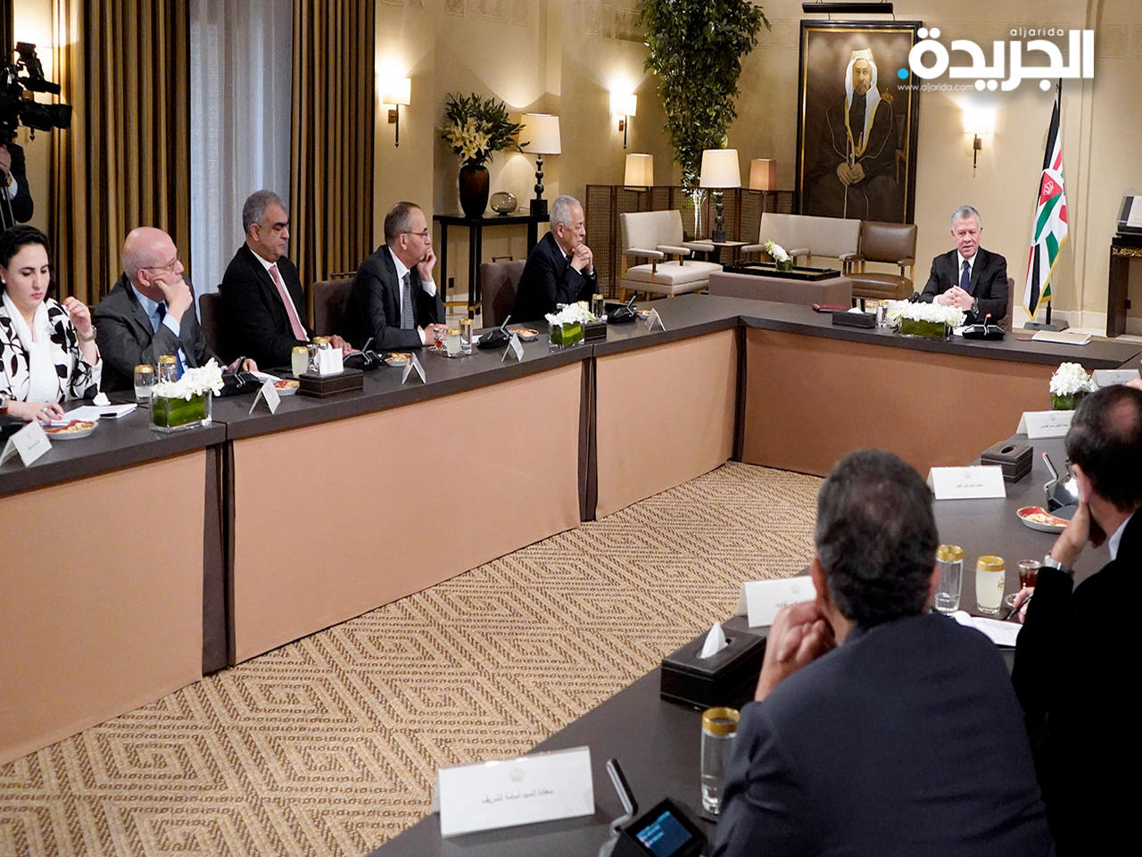 الملك عبدالله خلال لقائه عدداً من الكتاب الصحفيينn