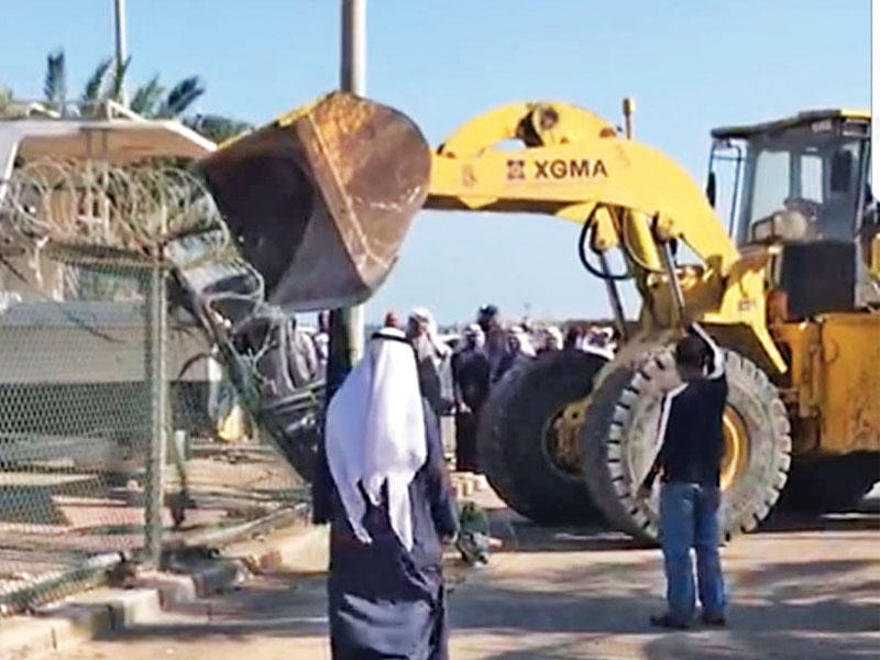 جانب من إزالة المخالفات قرب ديوانية الصيادين