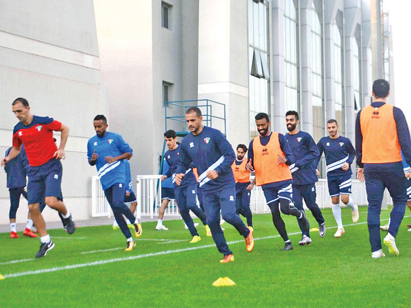 تدريب الأزرق على ملعب ذياب عوانة