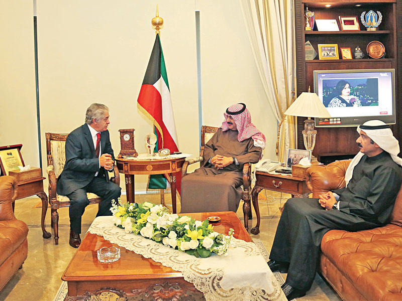 الجارالله خلال لقائه سفير كوبا