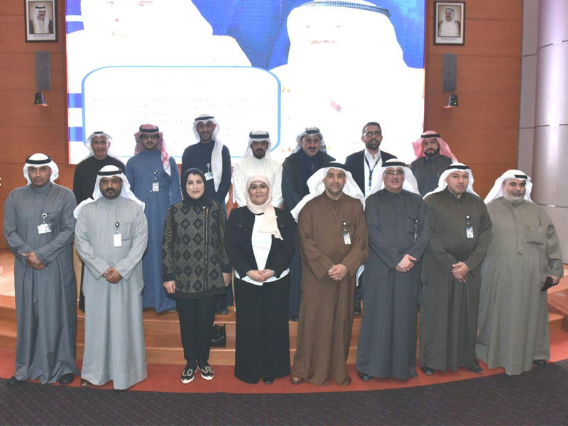 لقطة جماعية لمسؤولي وزارة النفط وشركة نفط الكويت