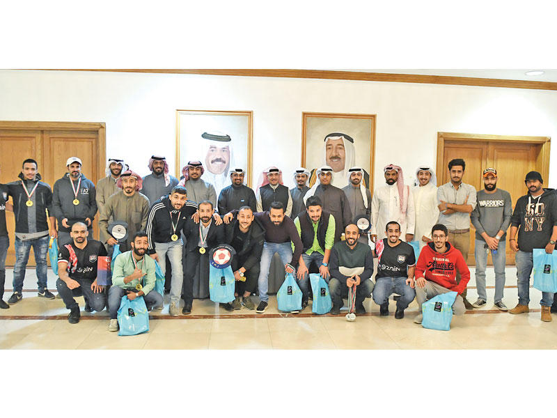 الهزيم يتوسط مسؤولي «زين» ومُنظّمي البطولة والفائزين